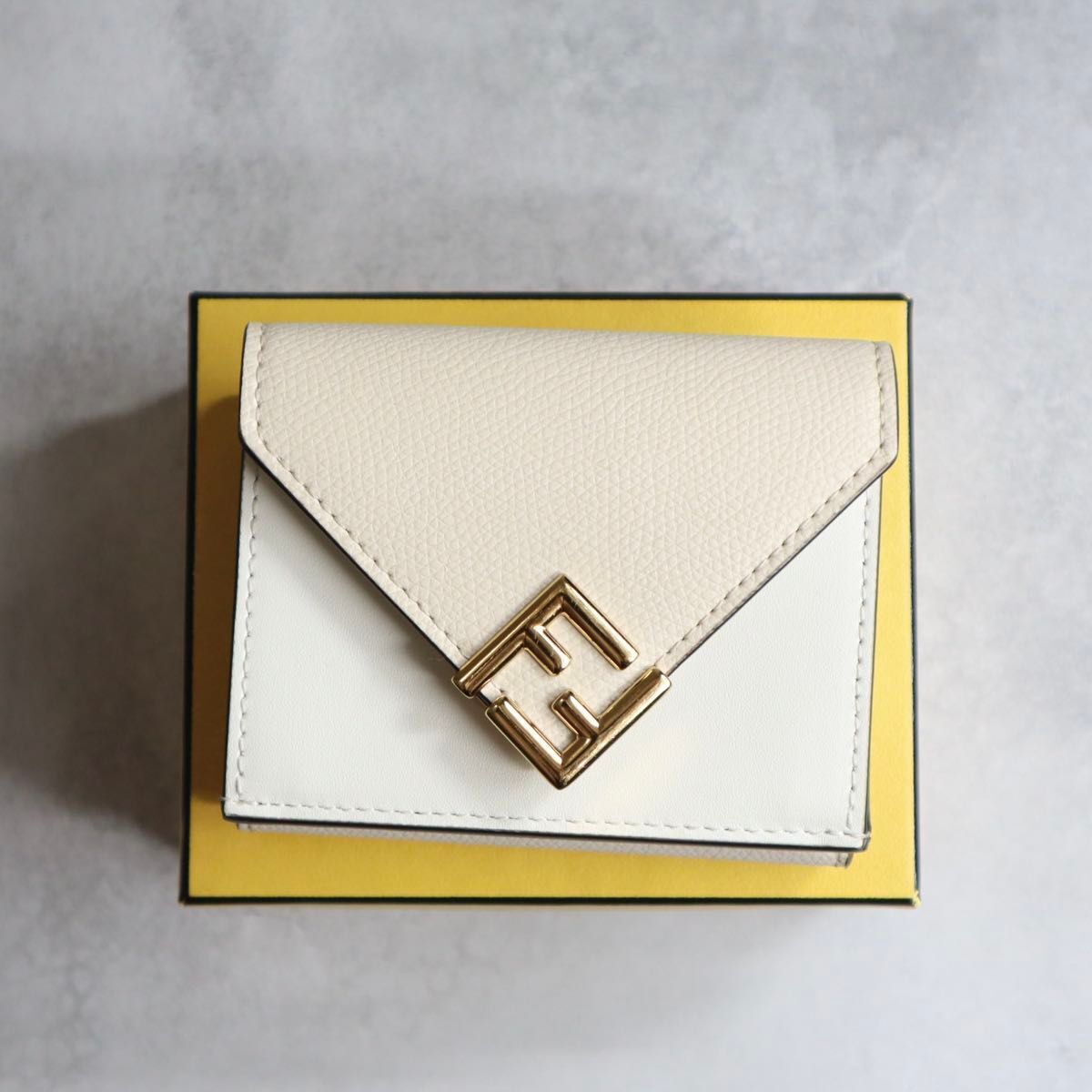 FENDI フェンディ / FFダイヤモンドトリフォールドウォレット