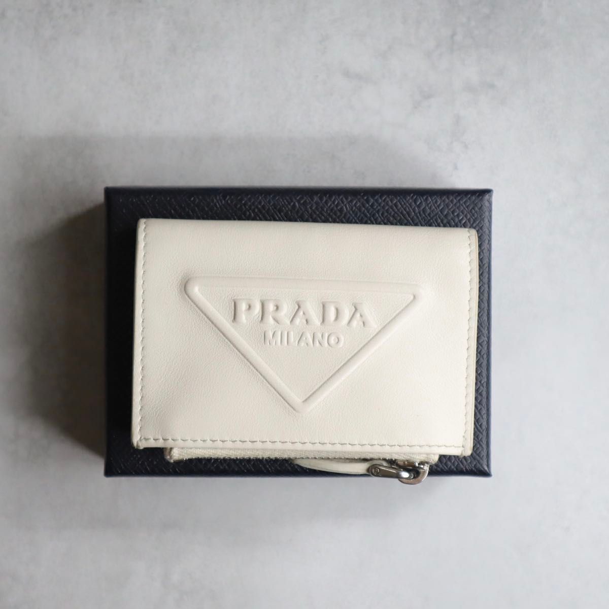 PRADA プラダ / グレーストライアングルコインカードホルダー