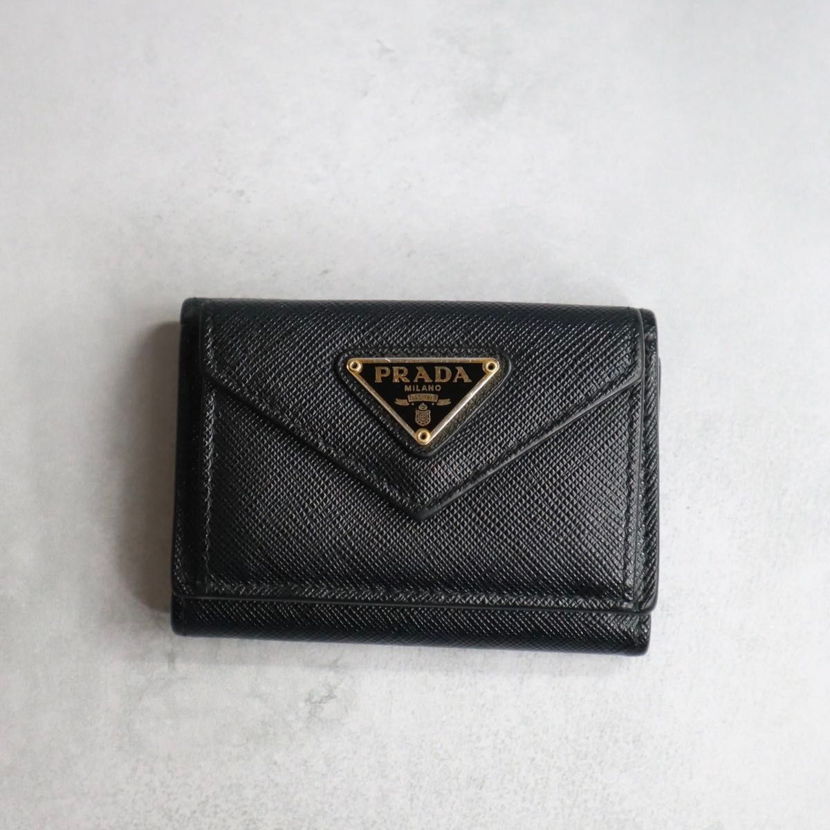 PRADA プラダ / サフィアーノトライアングルミニウォレット